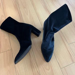 Stuart Weizman Prancer Velvet boots 8M